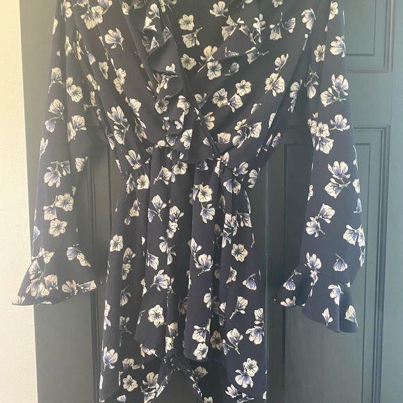 Floral never worn romper - Picture 3 of 3